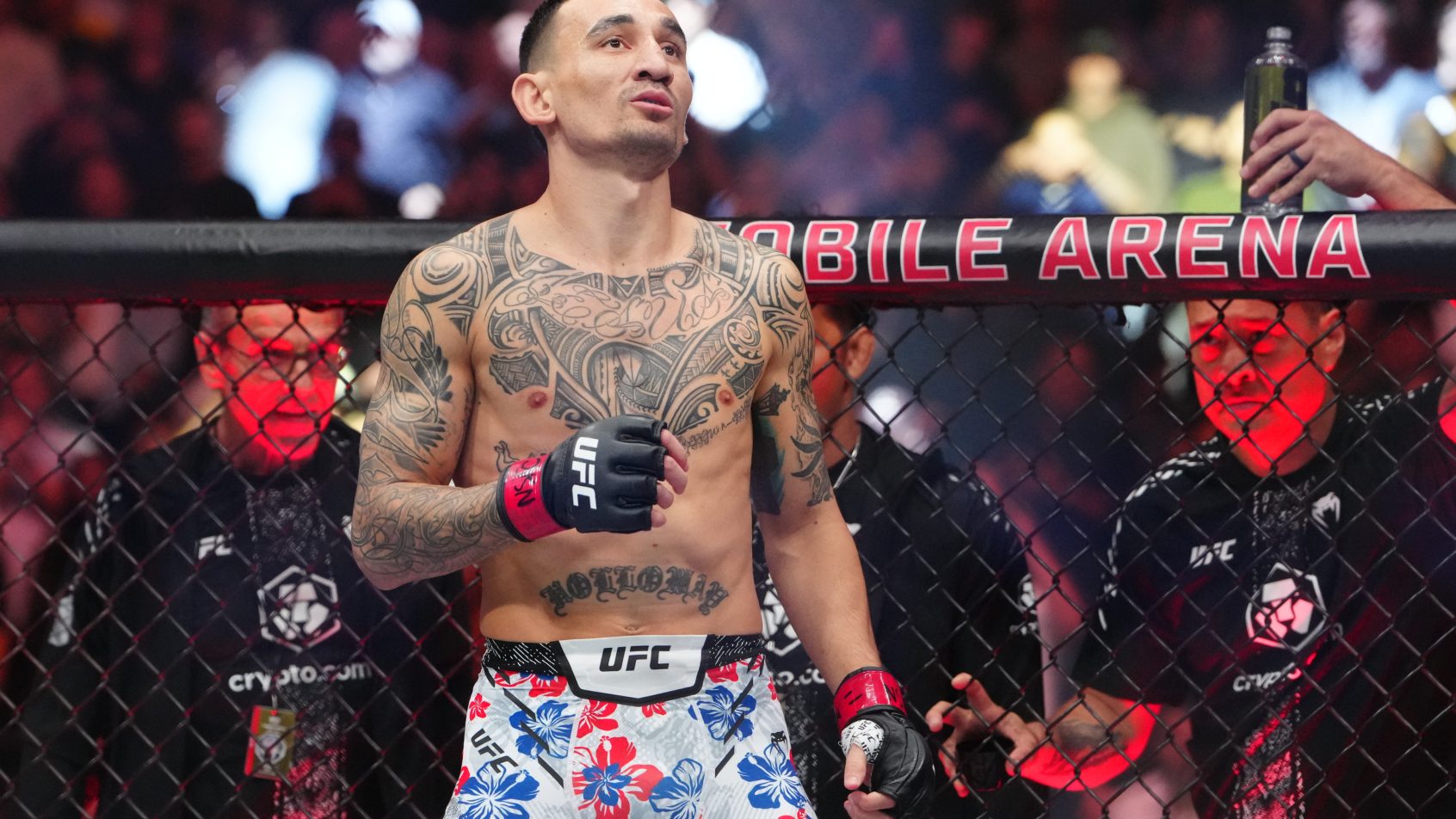 Max Holloway enters the octagon before the fight against Charles Oliveira