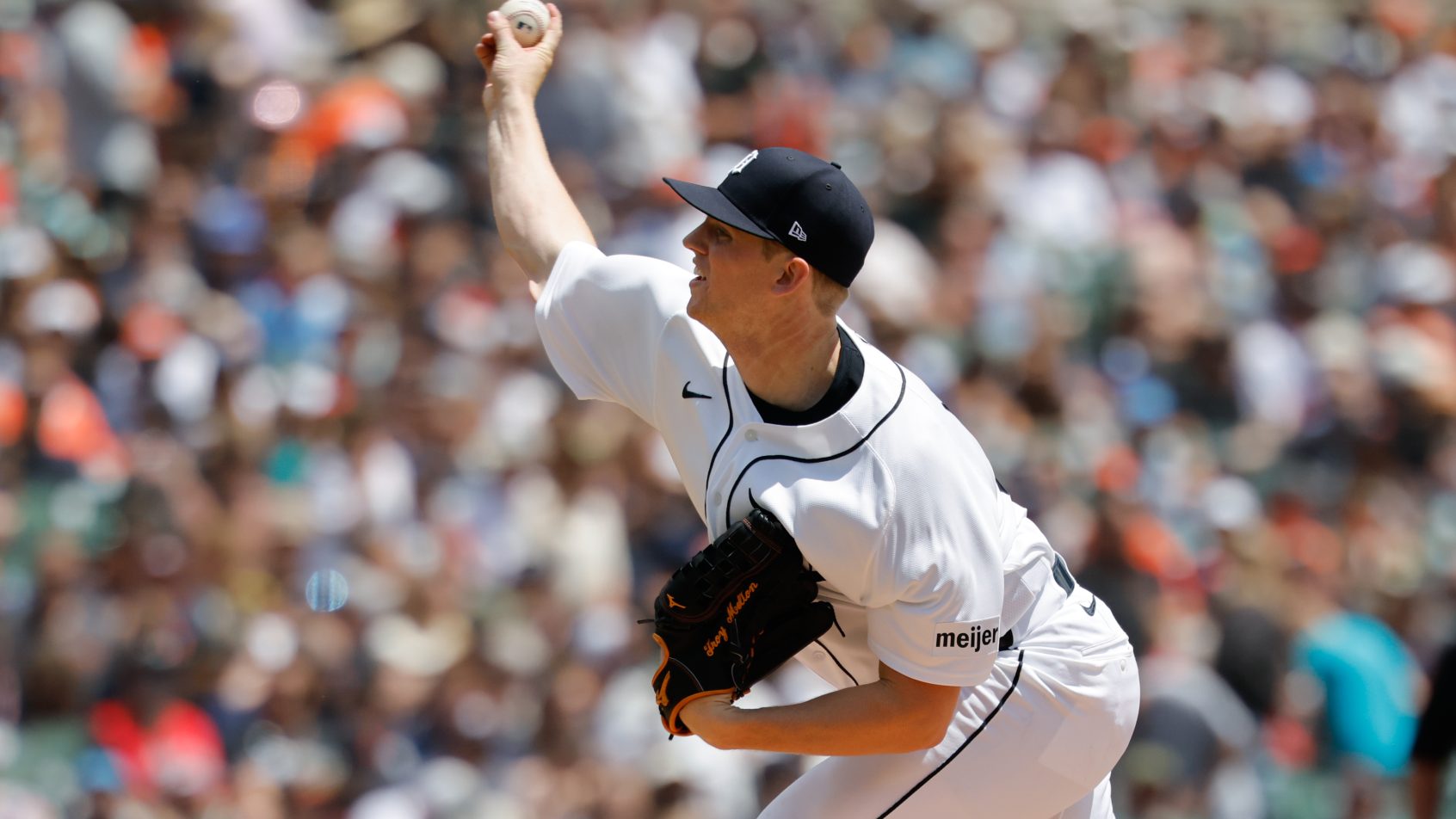 Troy Melton delivers a pitch against the White Sox.