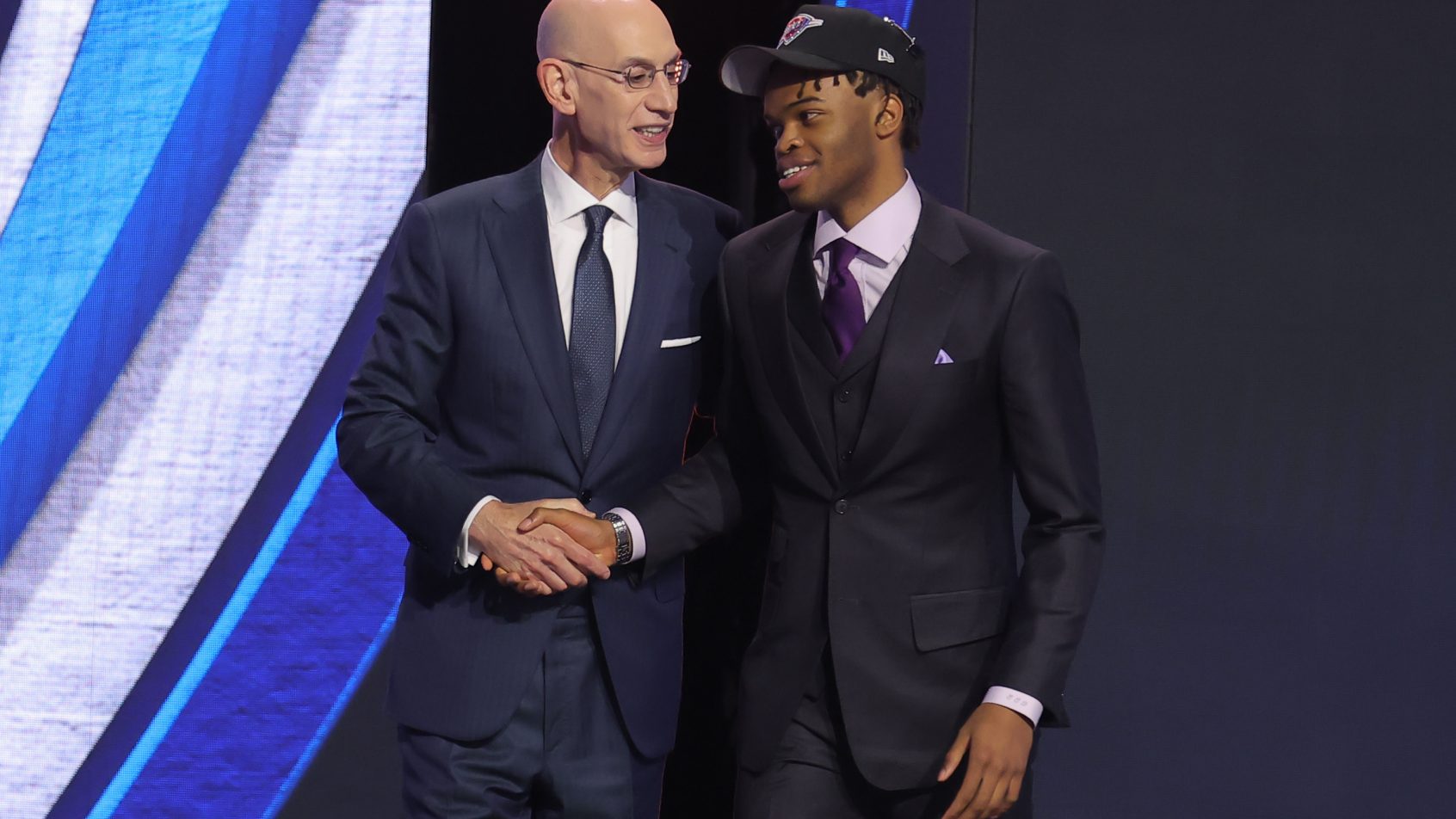 Ebuka Okorie shakes hands with commissioner draft night