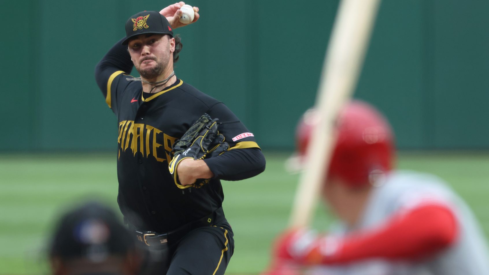Paul Skenes throws pitch