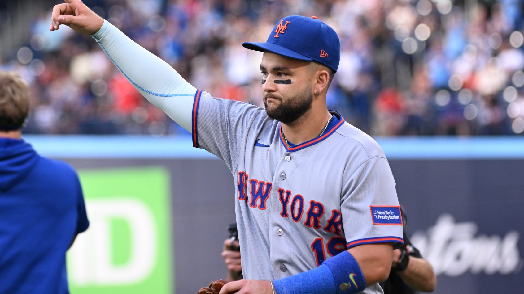 Bo Bichette pointing