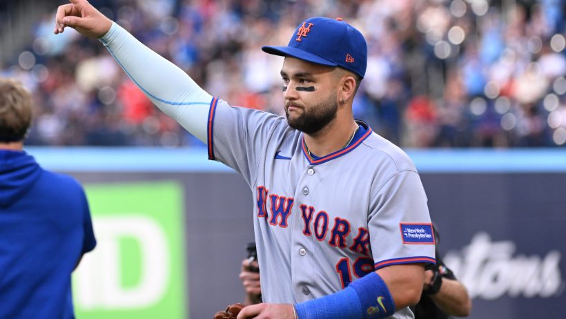 Bo Bichette pointing