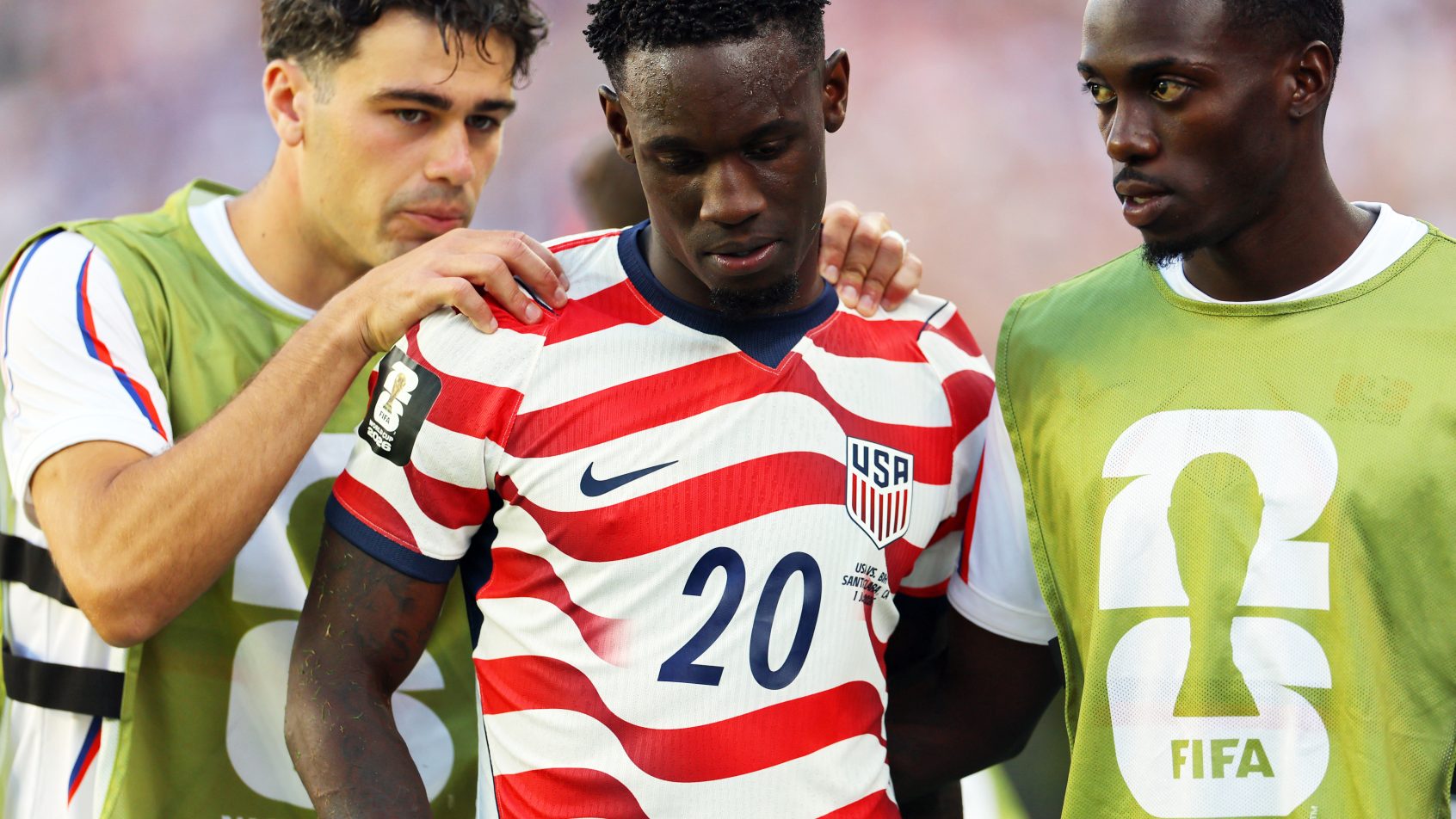 FOLARIN-BALOGUN-TEM-CARTAO-VERMELHO-CANCELADO-ESTADOS-UNIDOS-COPA-DO-MUNDO