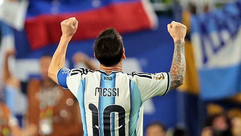 LIONEL-MESSI-CELEBRA-CLASSIFICACAO-SELECAO-ARGENTINA-SOBRE-CABO-VERDE-COPA-DO-MUNDO