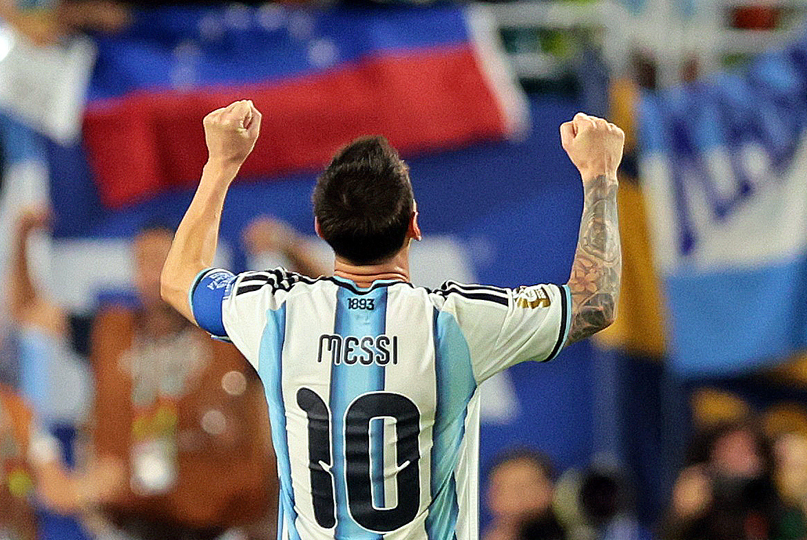 LIONEL-MESSI-CELEBRA-CLASSIFICACAO-SELECAO-ARGENTINA-SOBRE-CABO-VERDE-COPA-DO-MUNDO