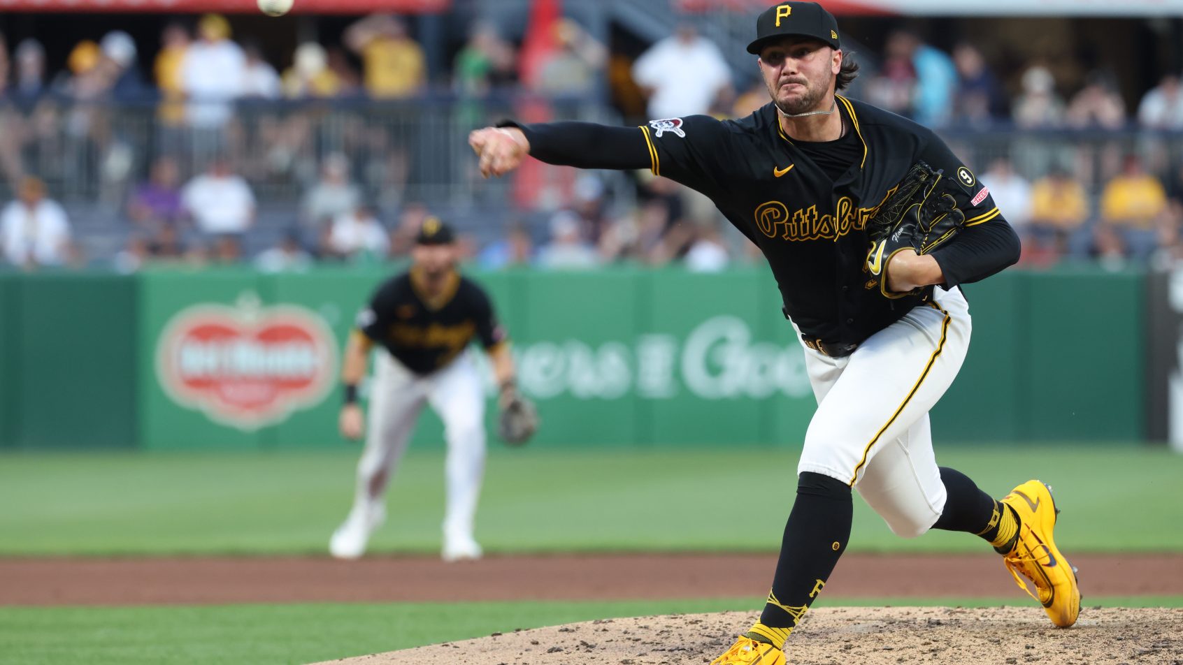 Paul Skenes delivers a pitch