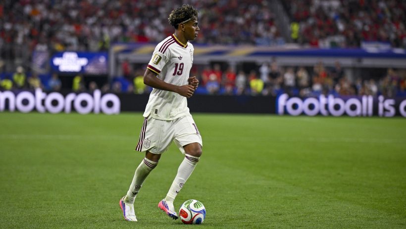Lamine Yamal playing for Spain in the 2026 FIFA World Cup.