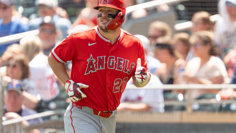 Mike Trout jogging