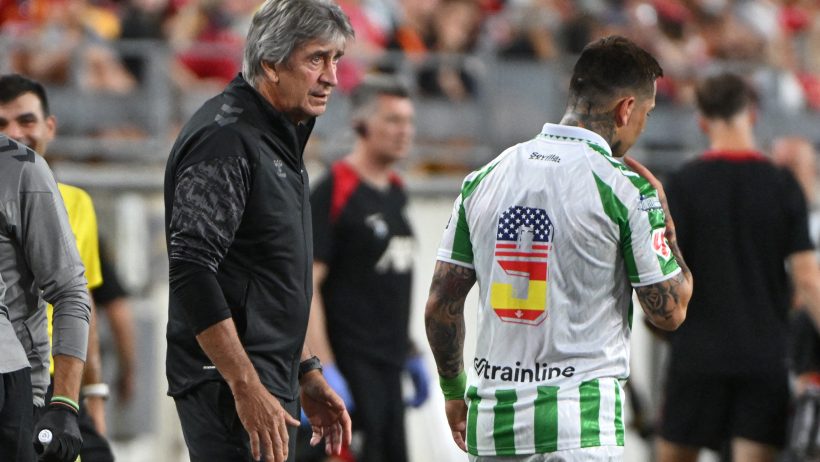 Manager Manuel Pellegrini coaching Real Betis.