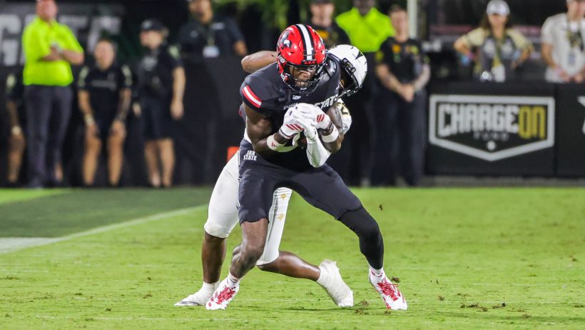 Deondre Johnson hauls in a catch for Jacksonville State vs UCF.