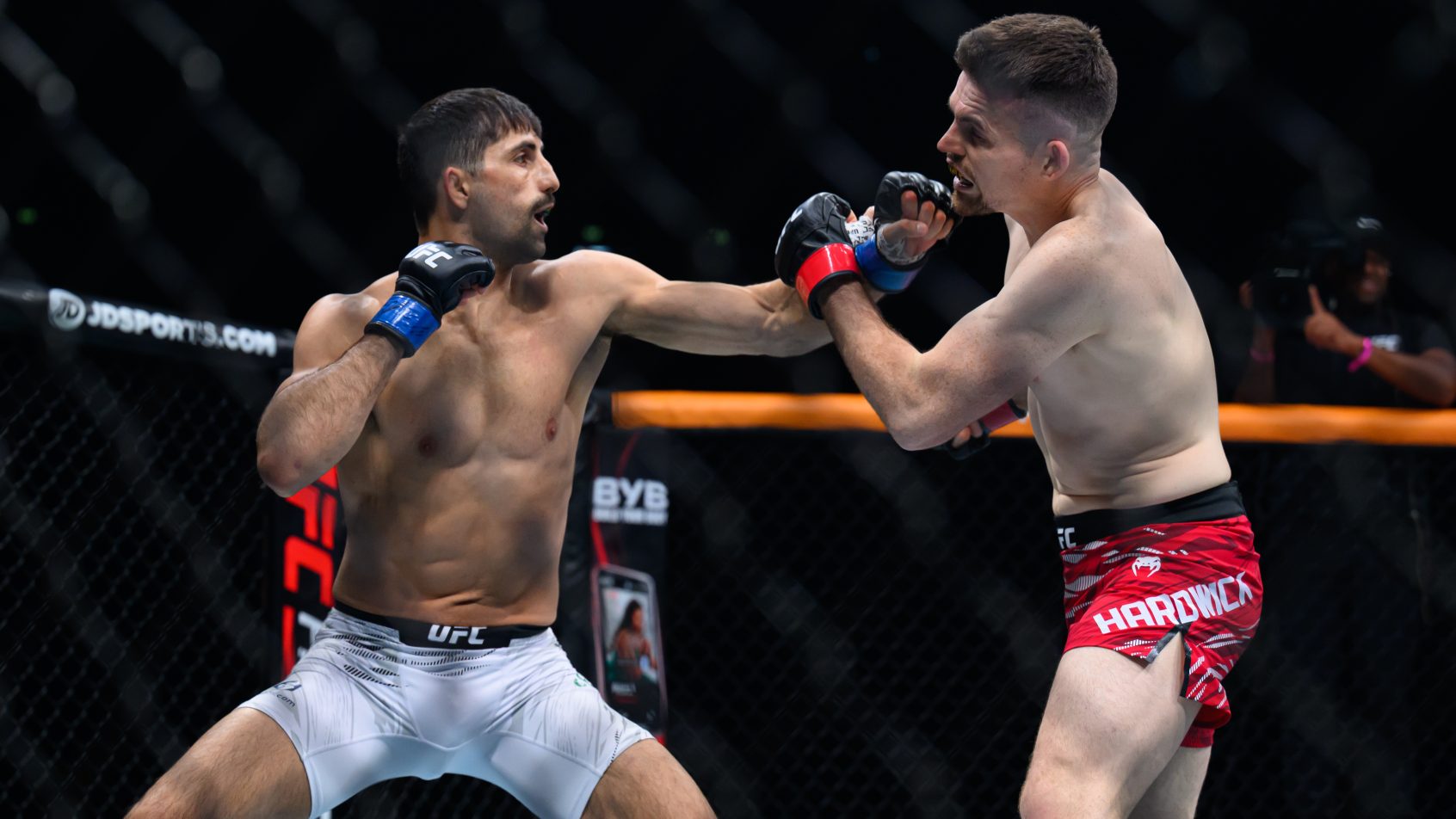 KAUE-FERNANDES-CONTRA-HARRY-HARDWICK-UFC-FIGHT-NIGHT