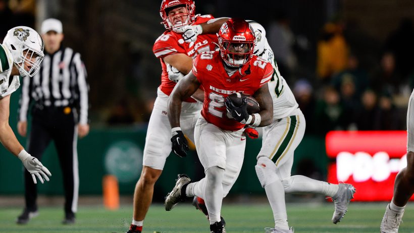 Jaylon Glover running with ball