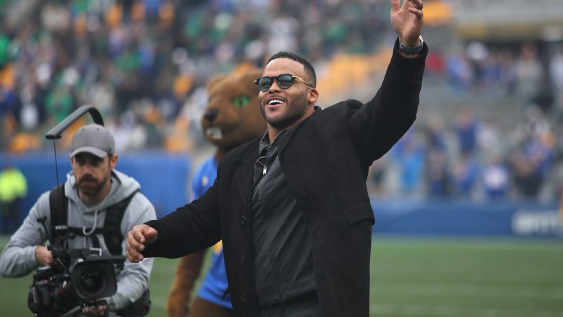 Aaron Donald waving to the crowd