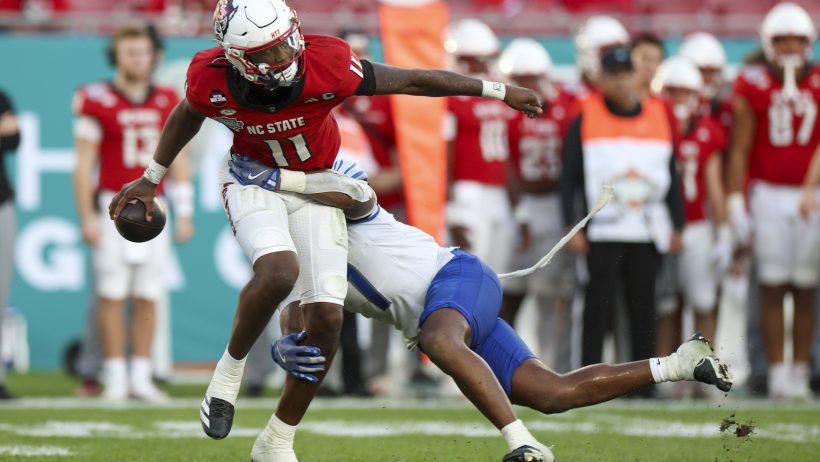 Cedric Bailey tries to elude the Memphis pass rush.