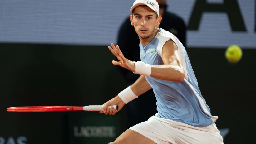 Matteo Arnaldi preparing to hit forehand