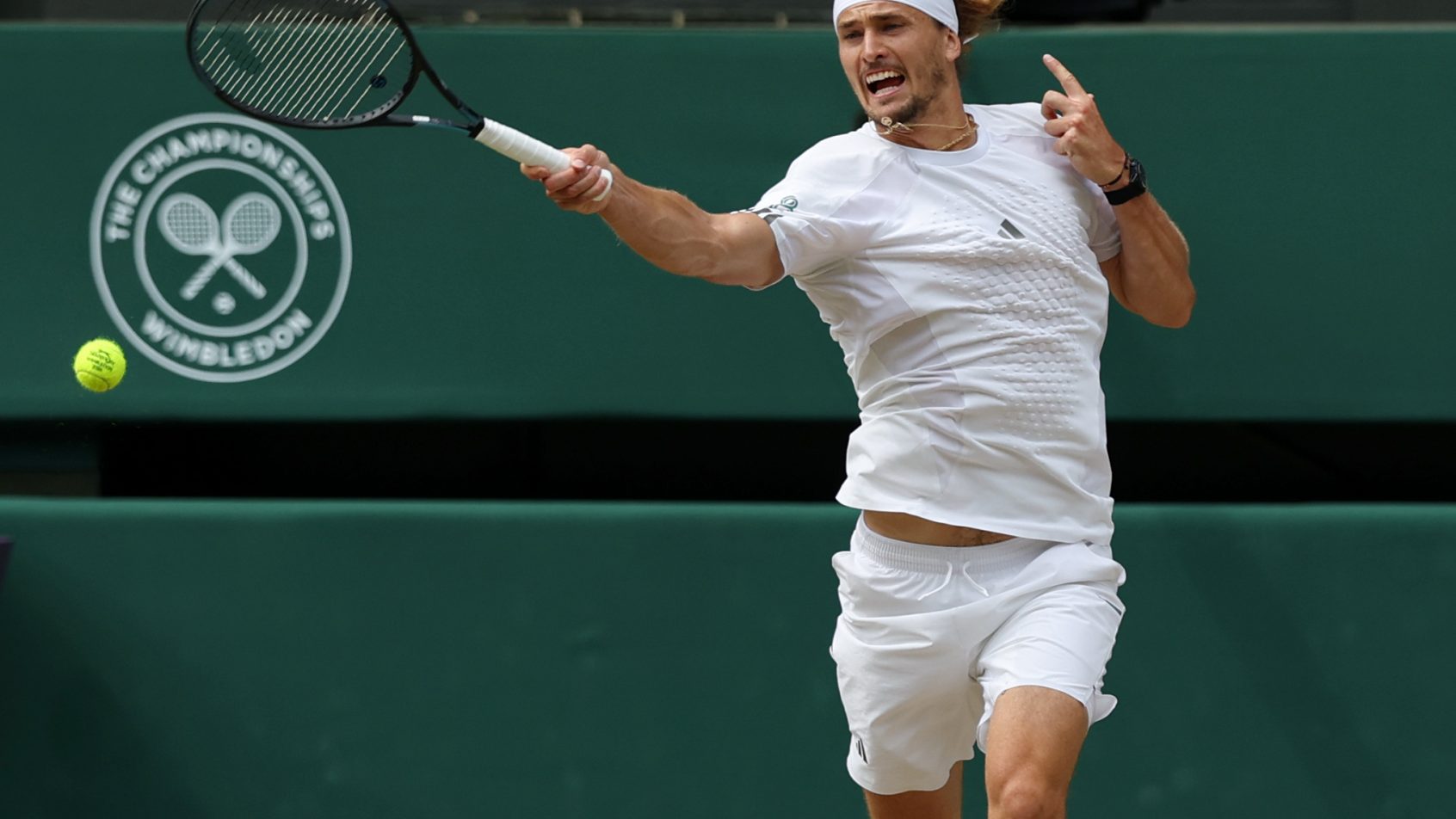 Alexander Zverev hitting a forehand