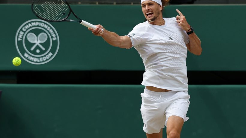 Alexander Zverev hitting a forehand