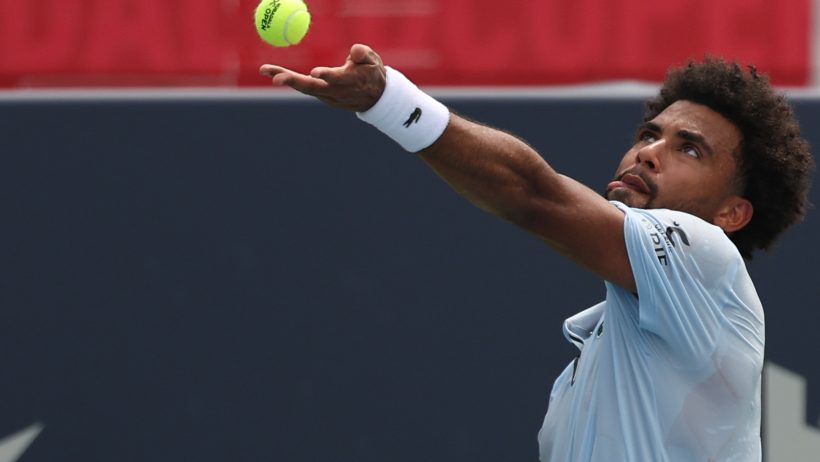 Arthur Fils throwing ball up to serve