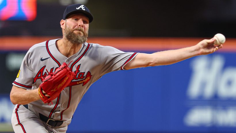 Chris Sale delivers a pitch against the Mets.