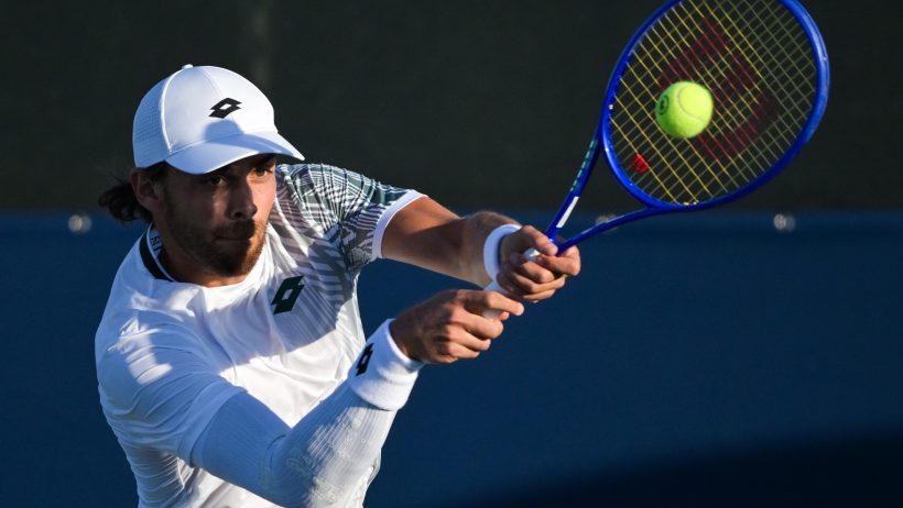 Benjamin Bonzi backhand return
