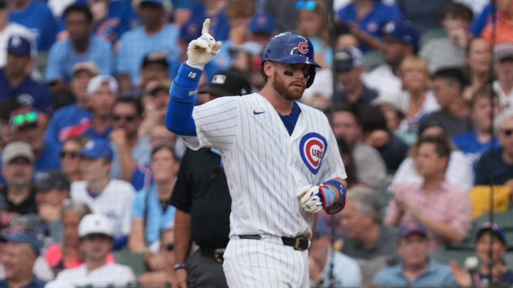 Carson Kelly pointing up