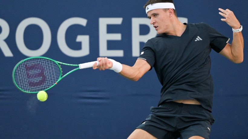 Jakub Mensik hitting a forehand