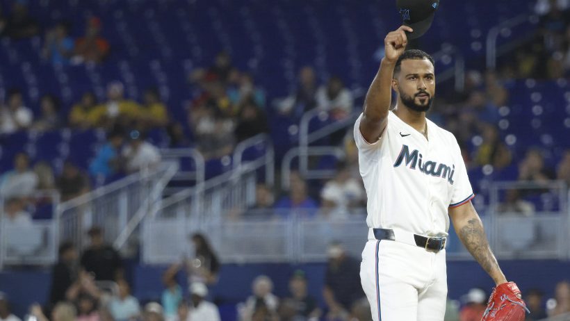 Sandy Alcantara tips cap