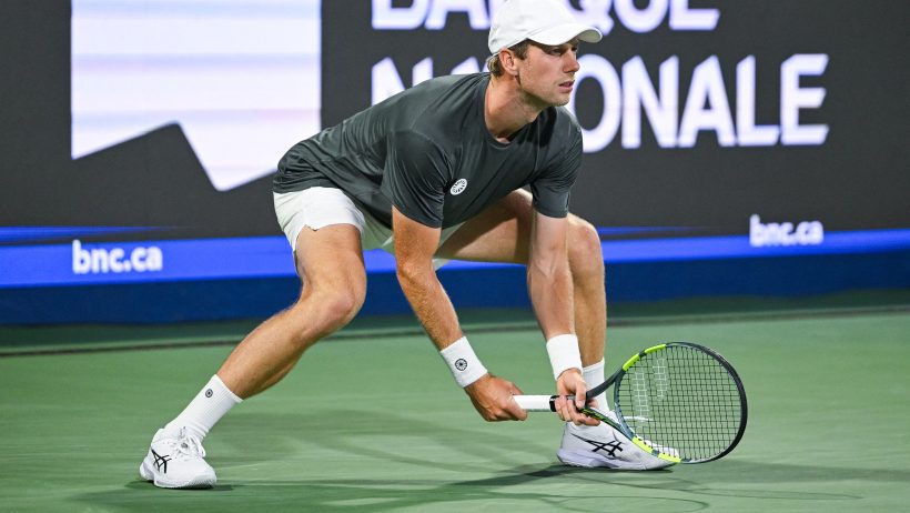 Botic Van De Zandschulp preparing to return serve