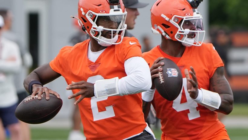Shedeur Sanders and Deshaun Watson throwing in practice