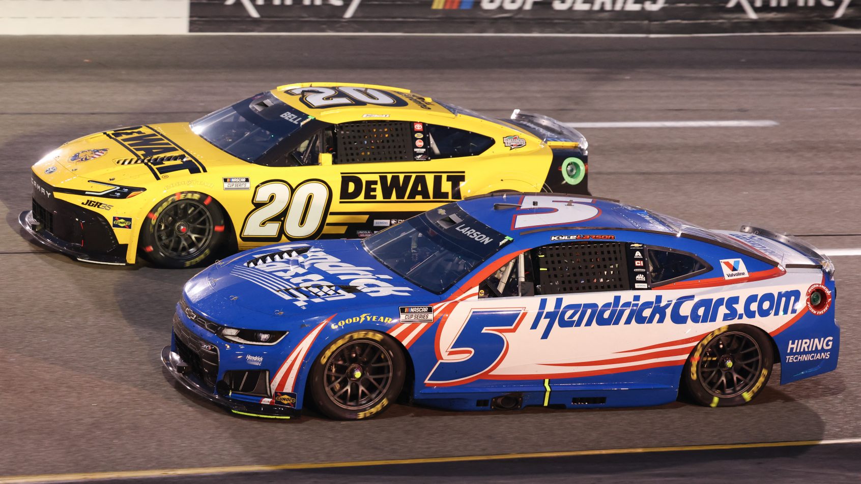 Kyle Larson and Christopher Bell on-track in Richmond (2026).