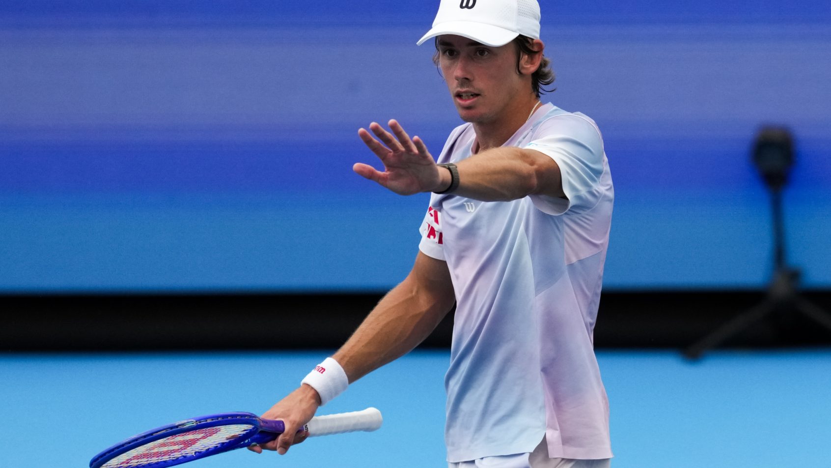 Alex de Minaur raising hand in reaction