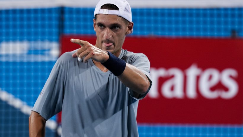 Alexander Zverev pointing