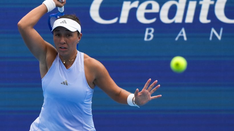 Jessica Pegula forehand return