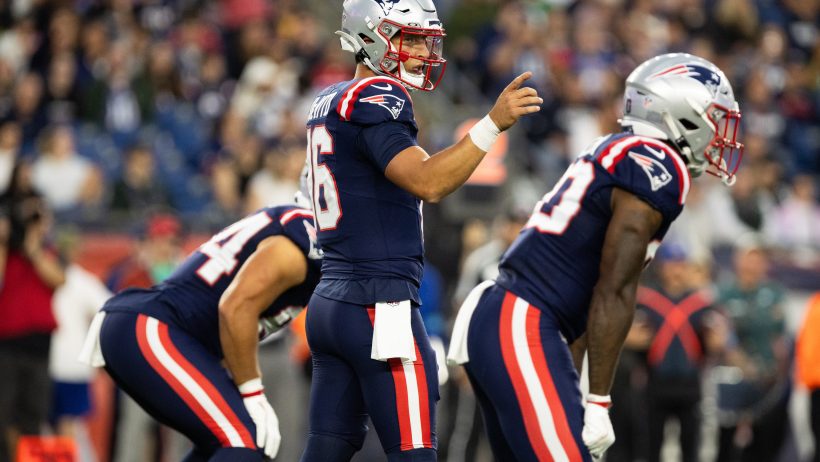 Tommy DeVito pointing at line of scrimmage.