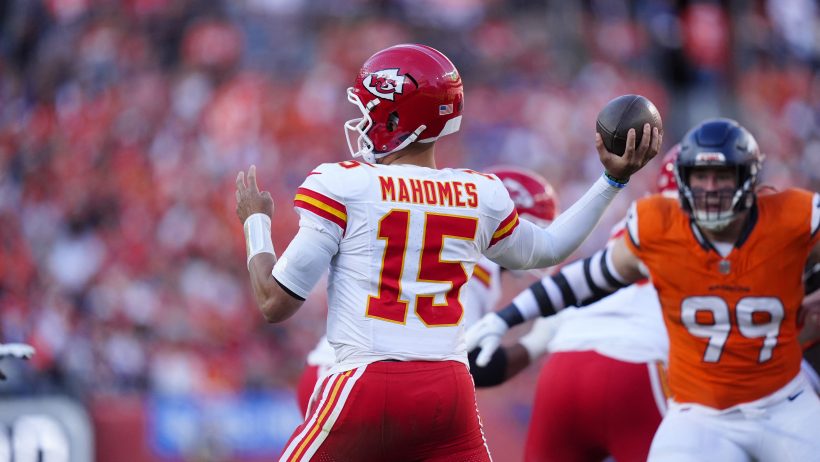 Patrick Mahomes throws a ball against the Broncos.