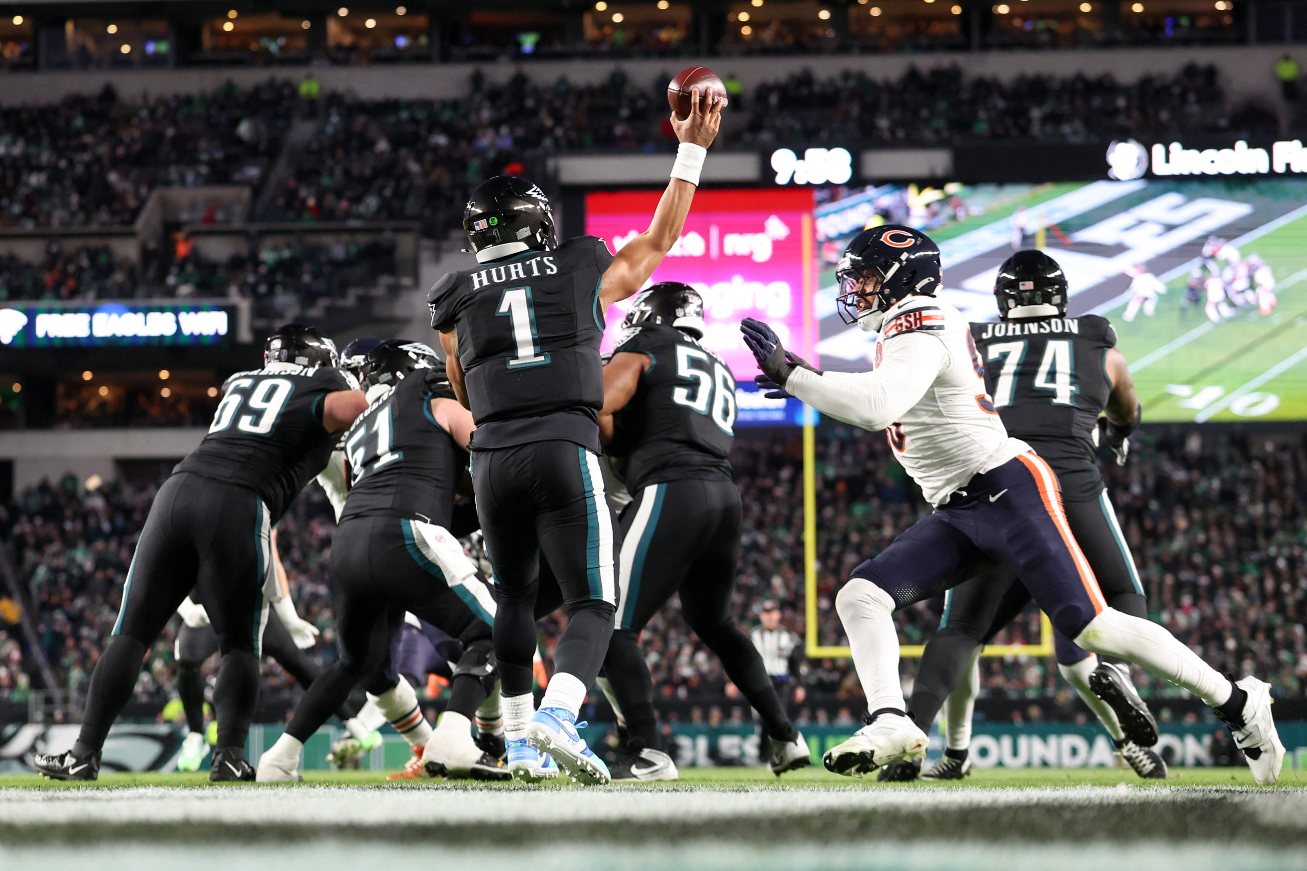 Final Eagles vs Bears Picks, Closing Odds & Weather Forecast
