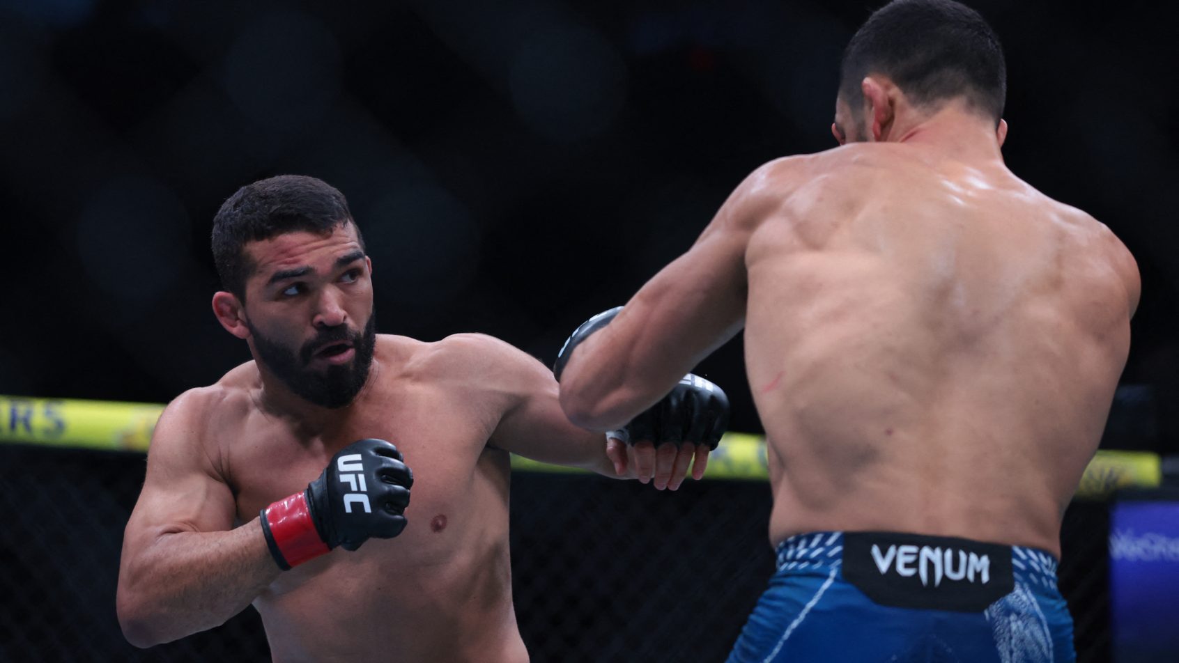 PATRICIO-PITBULL-CONTRA-AARON-PICO-UC-327