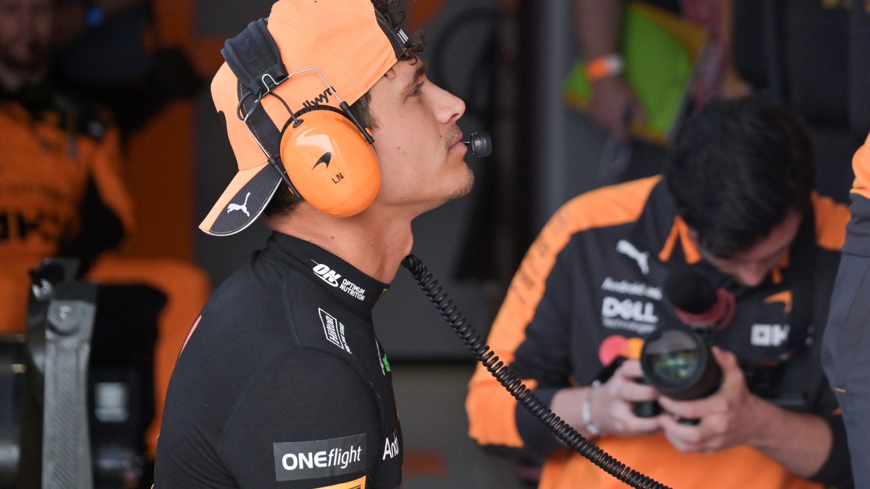 Lando Norris in the Mclaren garage (2026).