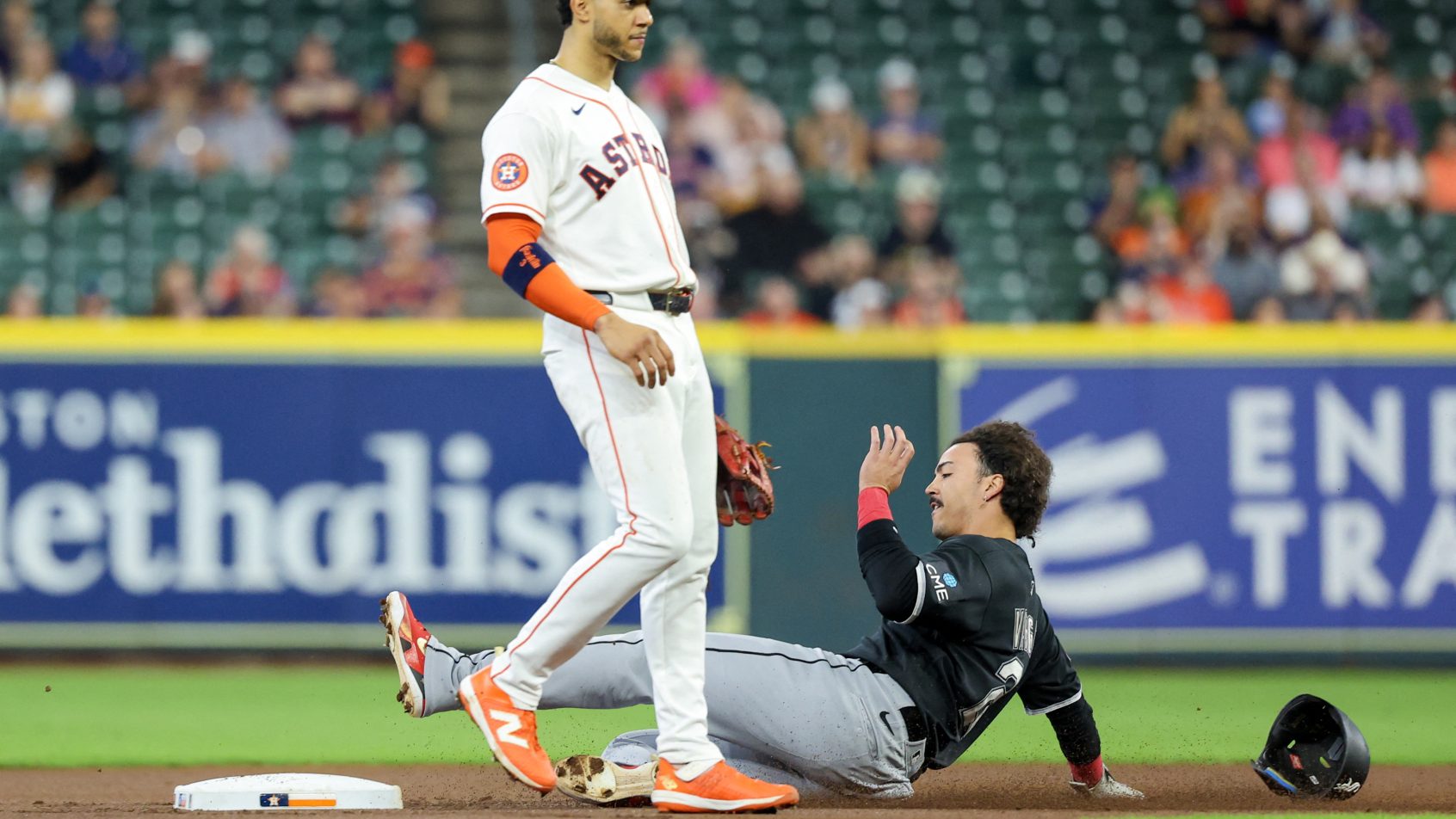 Miguel Vargas steals second base against Houston Astros shortstop Jeremy Pena