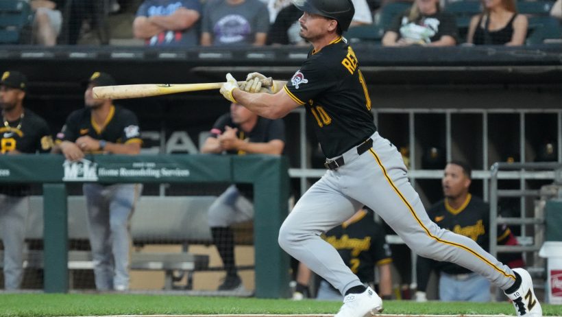 Bryan Reynolds swinging bat