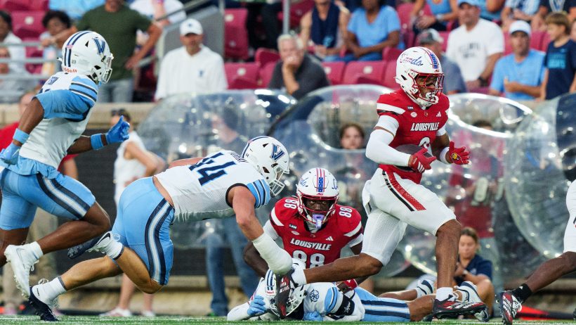 Louisville quarterback Lincoln Kienholz runs against Villanova ahead of the CFB DFS Week 3 slate