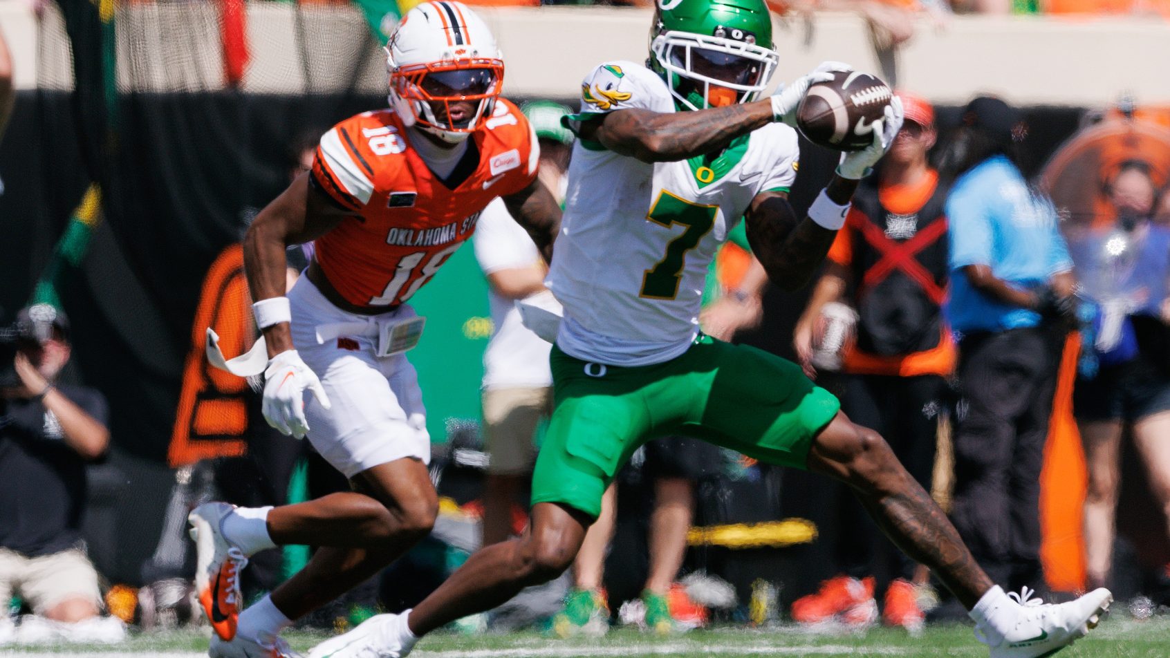 Evan Stewart catches pass