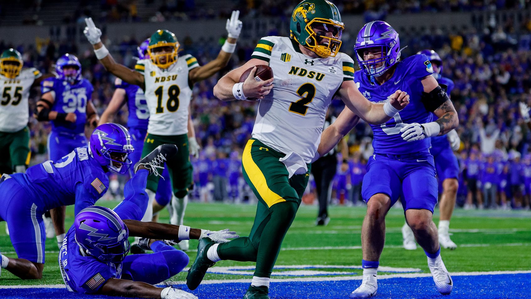 Nathan Hayes runs in for TD