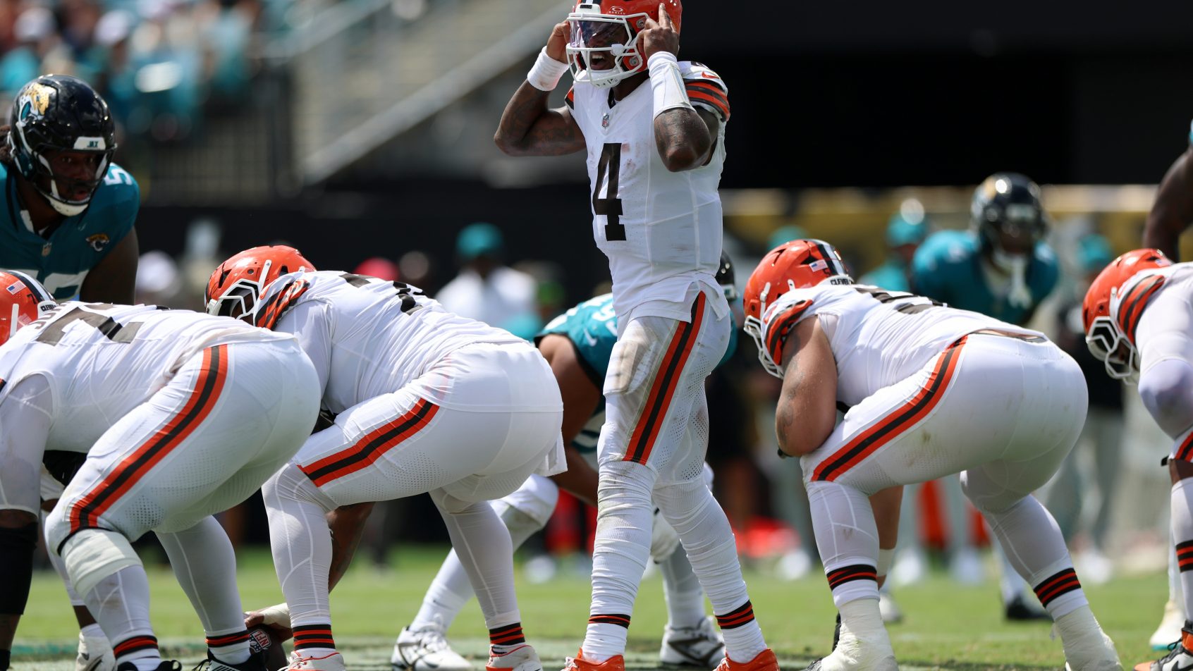 Deshaun Watson calling plays at line