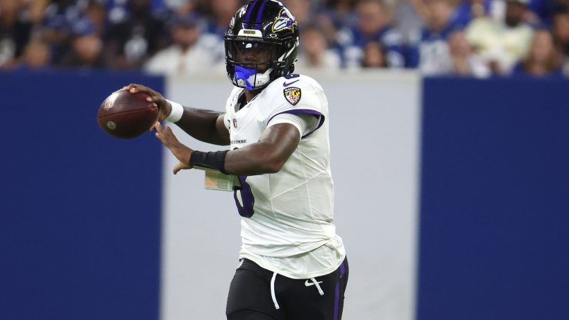 Lamar Jackson throwing on the run