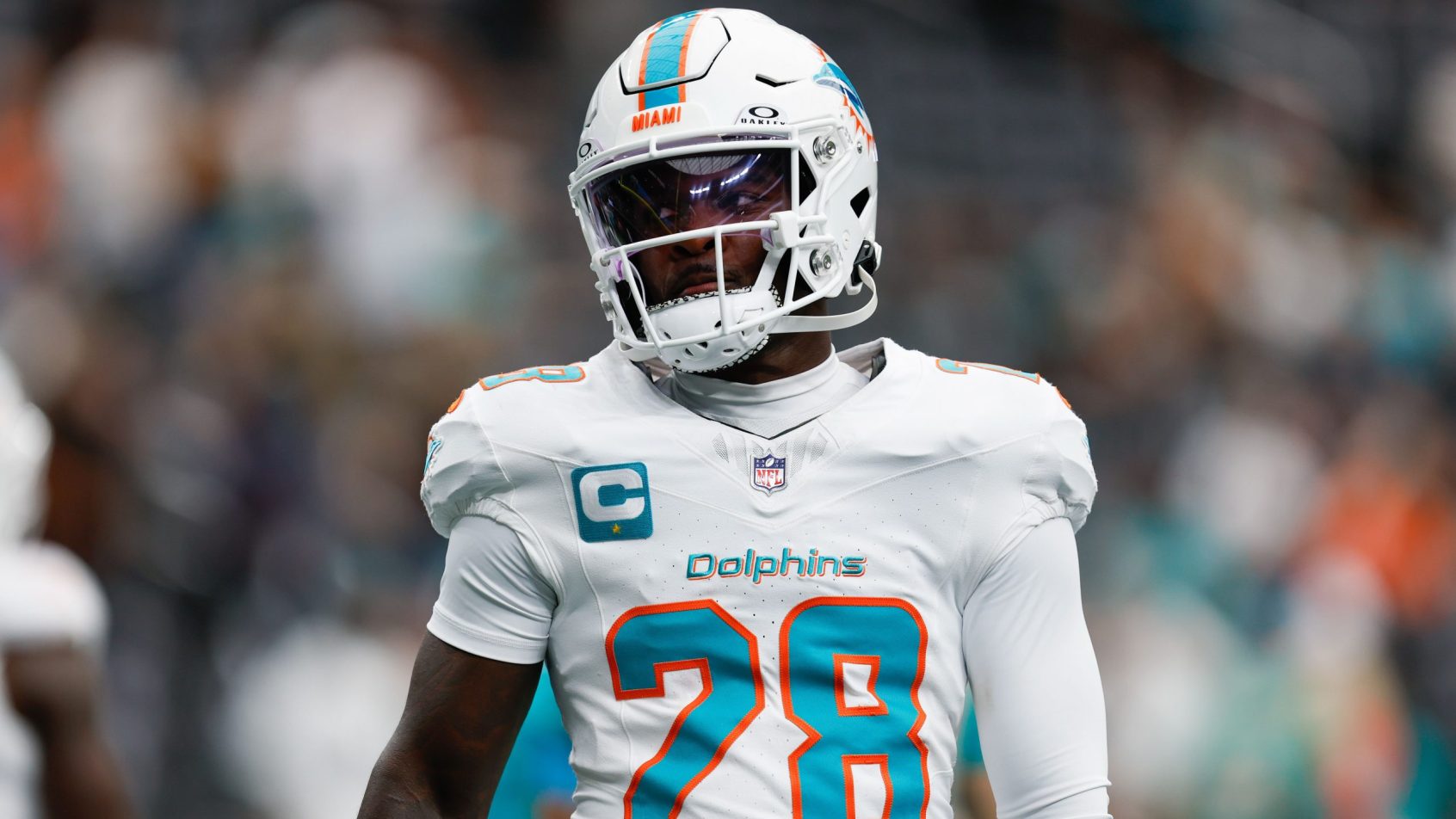 De'Von Achane warms up before a game against the Raiders.