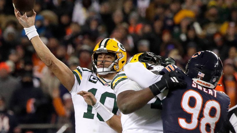 Jordan Love throwing a pass