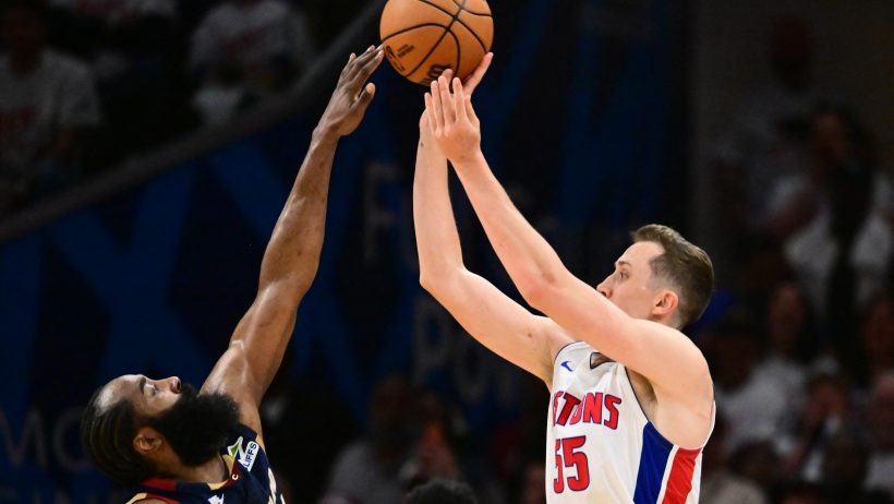 Duncan Robinson shooting a three