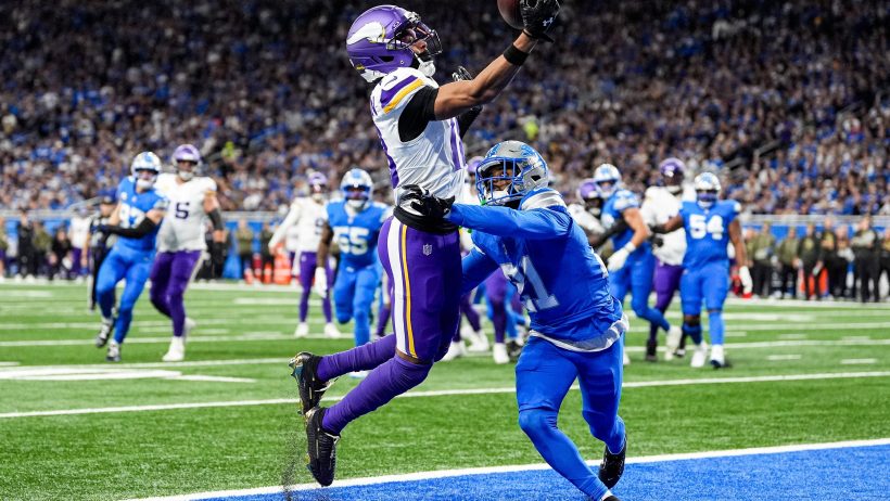 Justin Jefferson making a one-handed catch