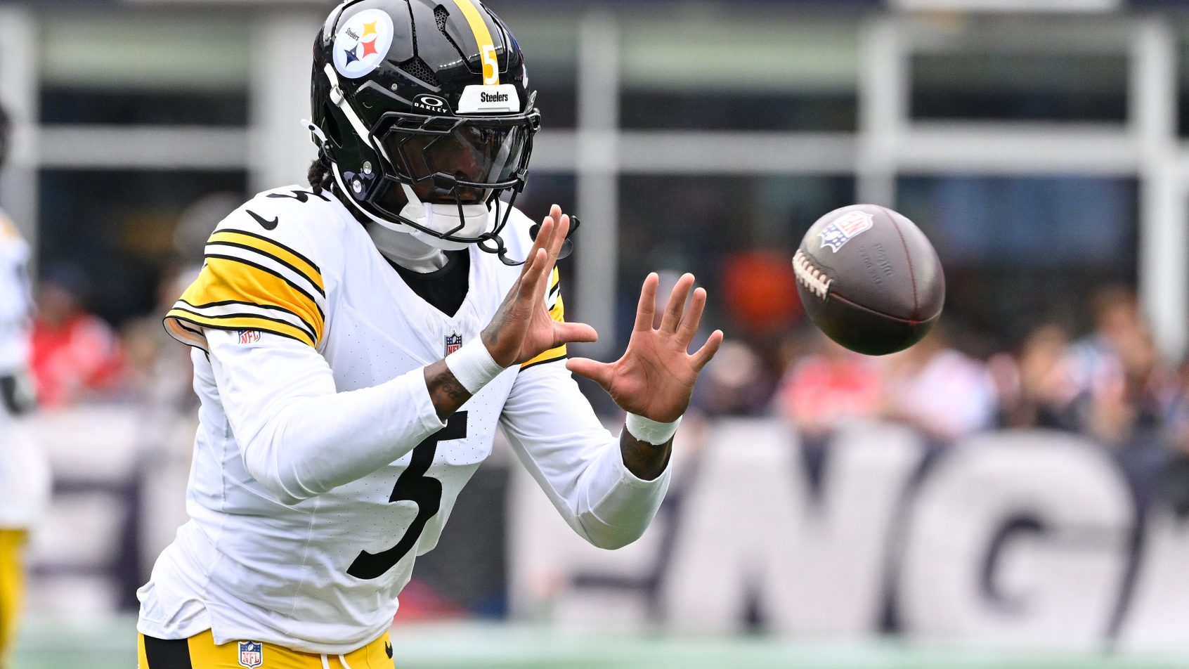 Pittsburgh Steelers cornerback Jalen Ramsey warms up